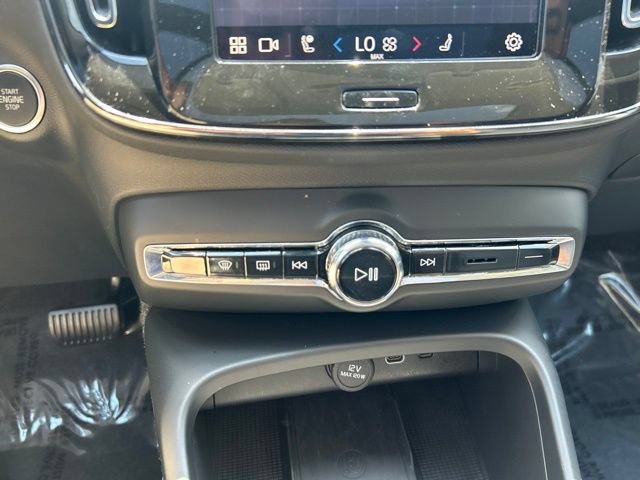 Certified 2025 Volvo XC40 B5 Core AWD/4WD image 26