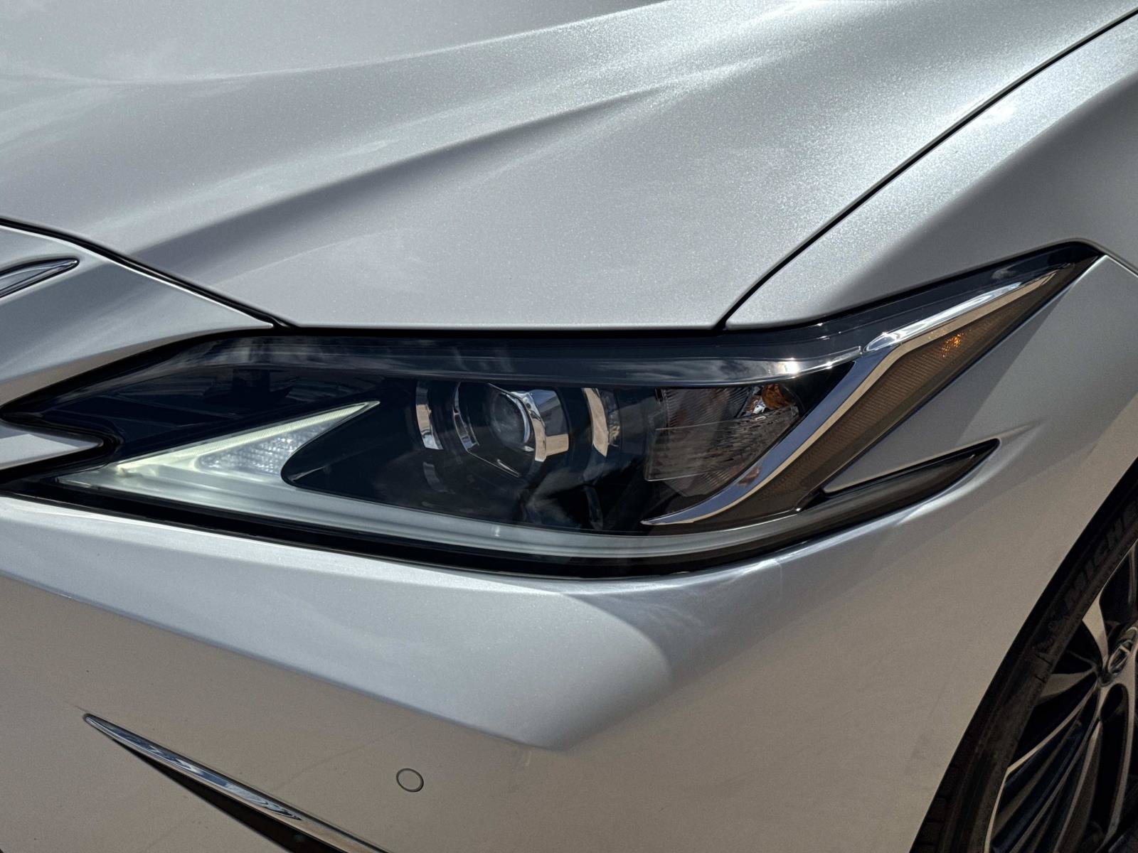 Used 2025 Lexus ES 350 w/ Premium Package FWD image 9