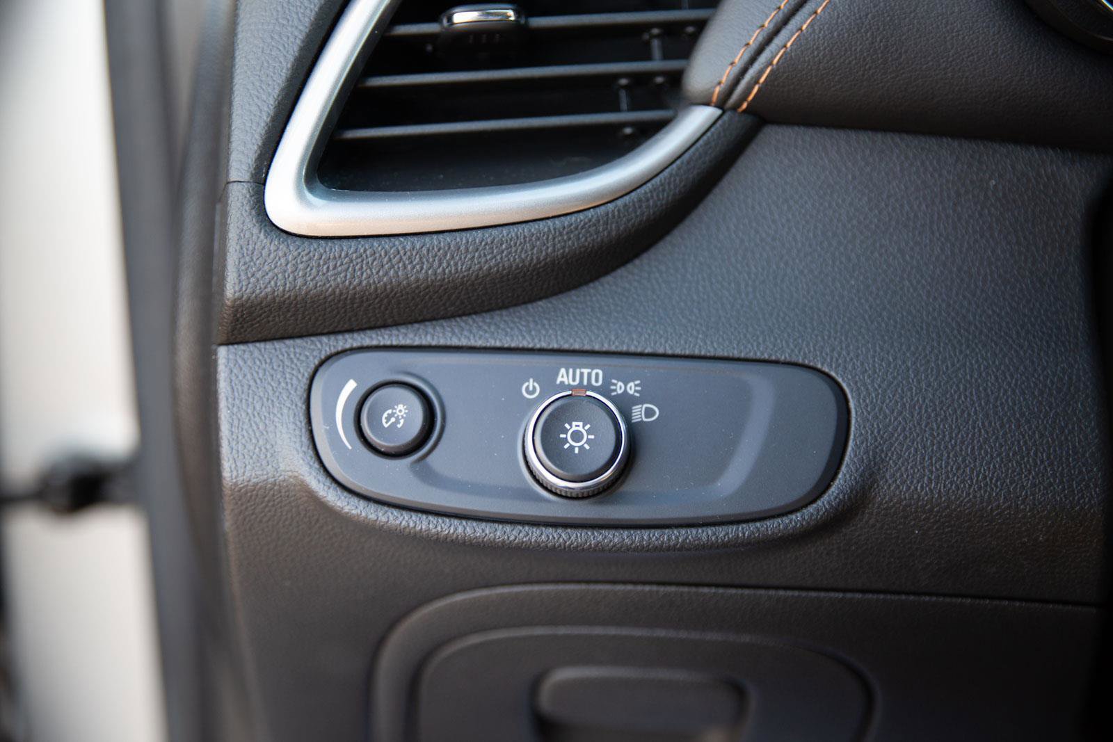 Used 2020 Chevrolet Trax LT w/ LT Convenience Package image 17