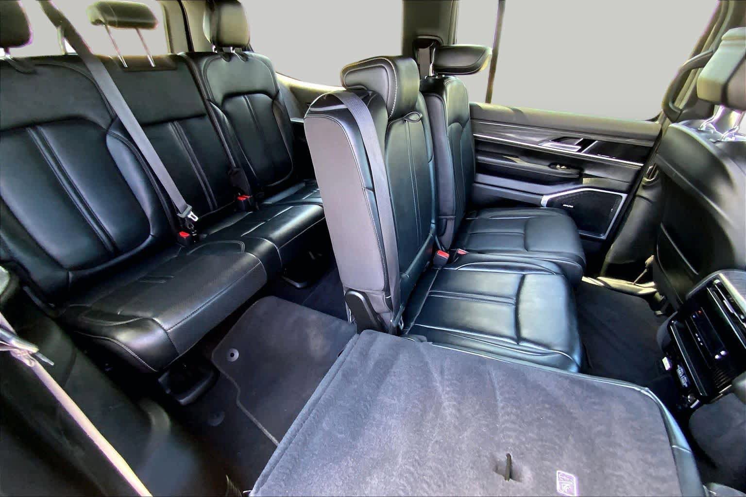 Used 2022 Jeep Wagoneer Series II RWD image 17