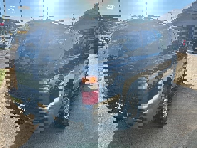 Used 2000 Chevrolet Suburban LS w/ LS Preferred Equipment Group image 9