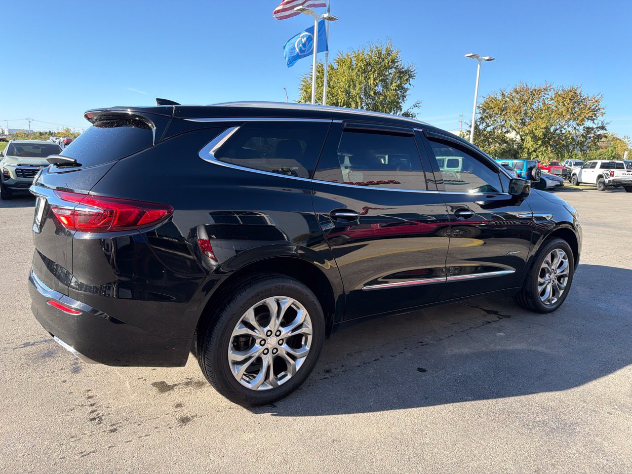 Used 2020 Buick Enclave Avenir w/ Avenir Technology Package AWD/4WD image 10