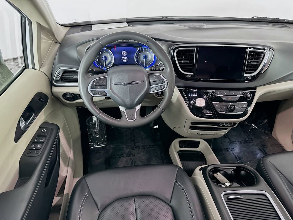 Used 2024 Chrysler Pacifica Touring-L FWD image 29
