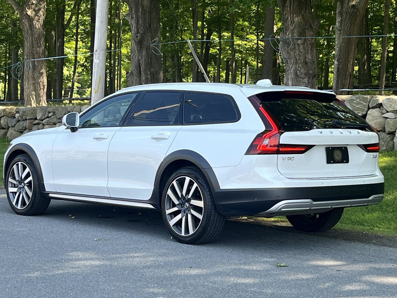 Used 2023 Volvo V90 B6 Cross Country Plus w/ Climate Package AWD/4WD image 15