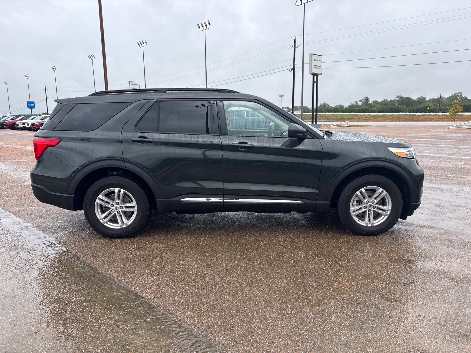 Used 2023 Ford Explorer XLT w/ Equipment Group 202A AWD/4WD image 7