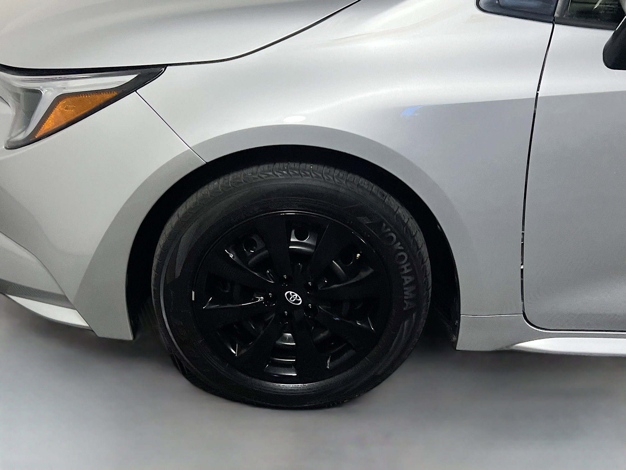 Used 2025 Toyota Corolla LE image 13