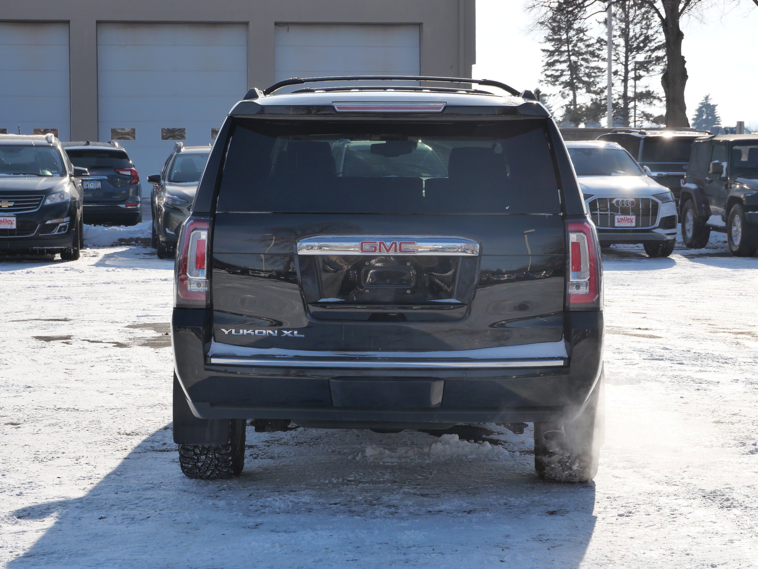 Used 2015 GMC Yukon XL Denali w/ Touring Package image 7
