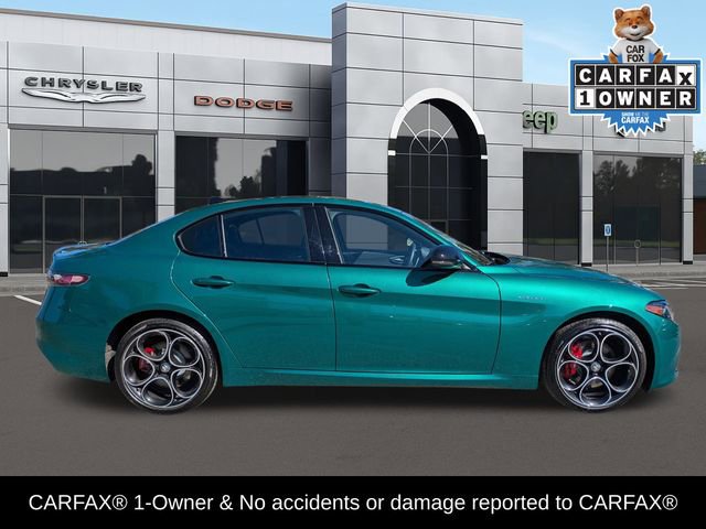 Used 2025 Alfa Romeo Giulia AWD w/ Veloce Package AWD image 2