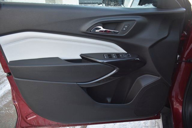 Used 2025 Chevrolet Trax LT w/ LT Convenience Package image 14