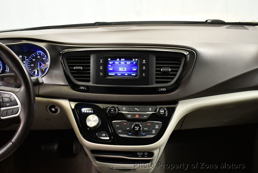 Used 2017 Chrysler Pacifica Touring-L image 23