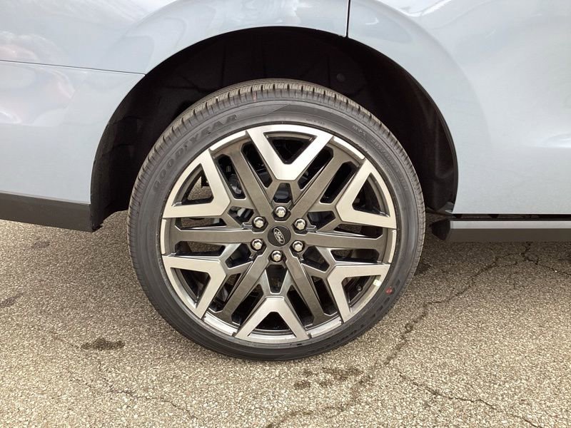 New 2026 Ford Expedition Platinum w/ Platinum Ultimate Package image 10