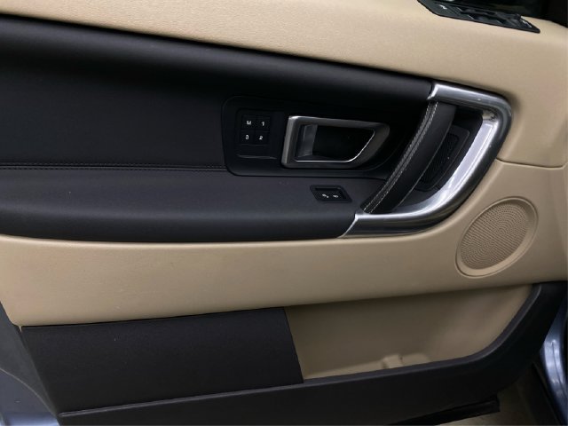 Used 2019 Land Rover Discovery Sport HSE AWD/4WD image 26