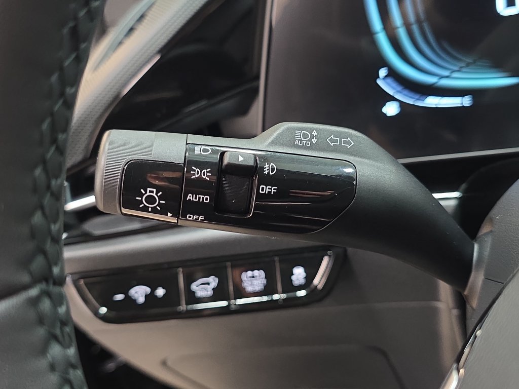 Used 2025 Kia Niro FWD image 25
