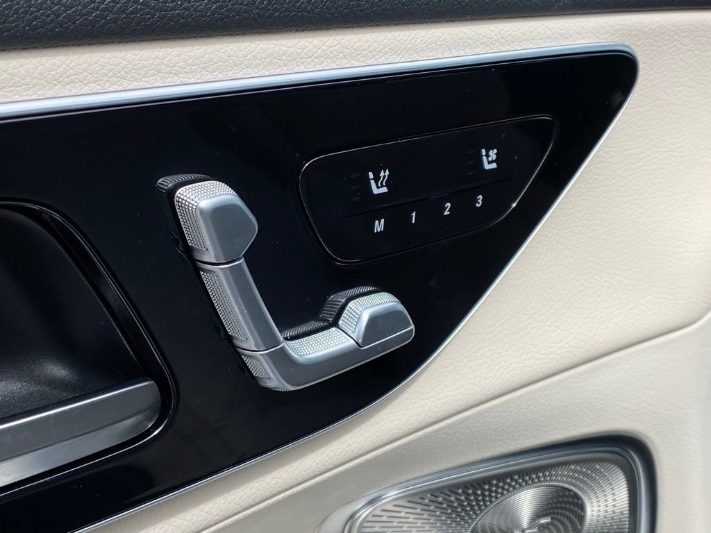 Used 2025 Mercedes-Benz GLC 350e GLC 350e image 12