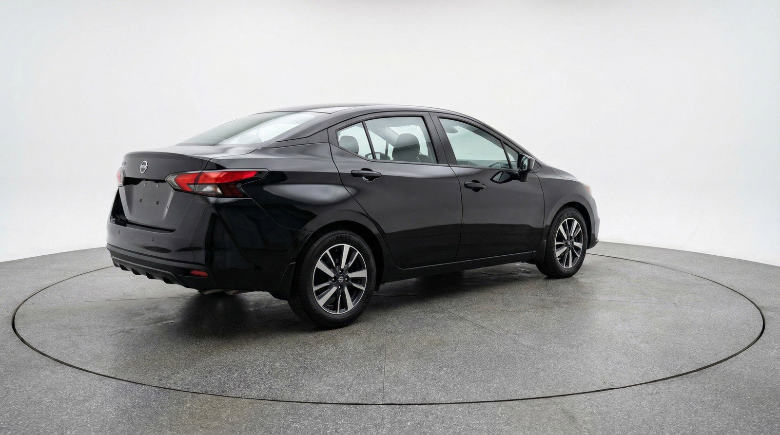 Used 2025 Nissan Versa SV image 9