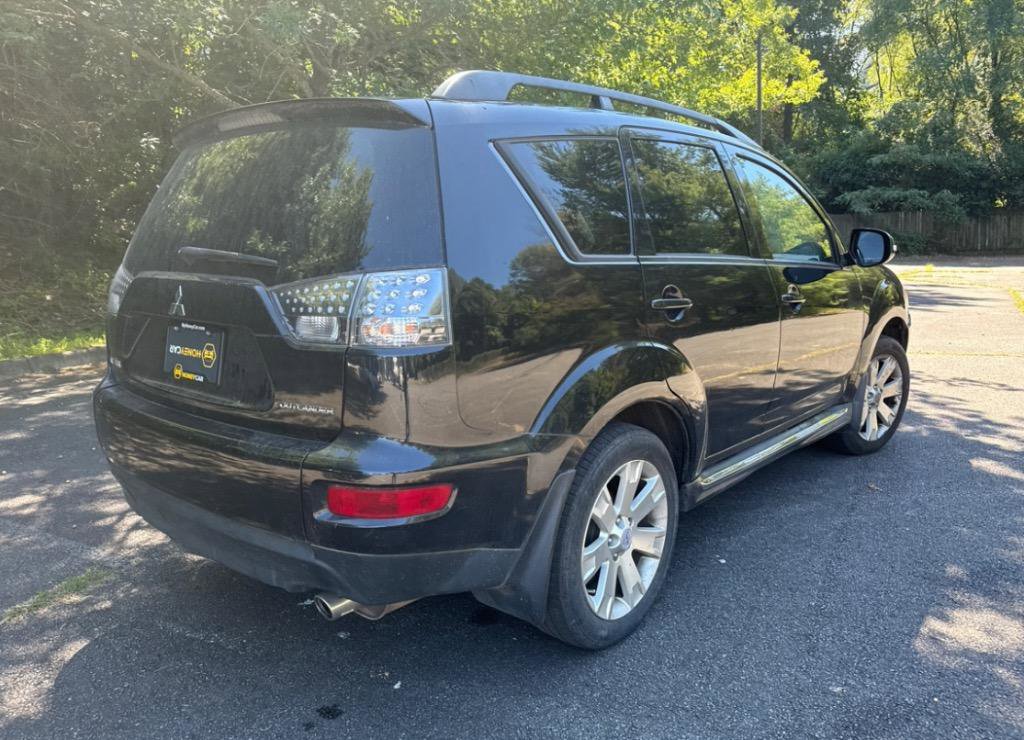Used 2013 Mitsubishi Outlander SE image 5