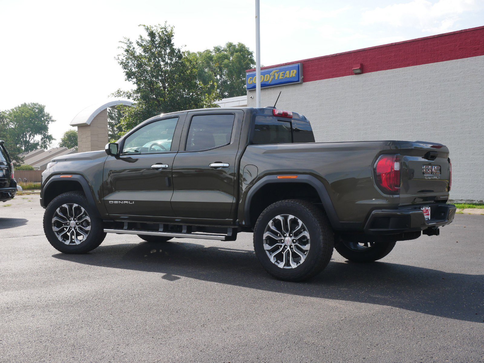 New 2023 GMC Canyon Denali image 2