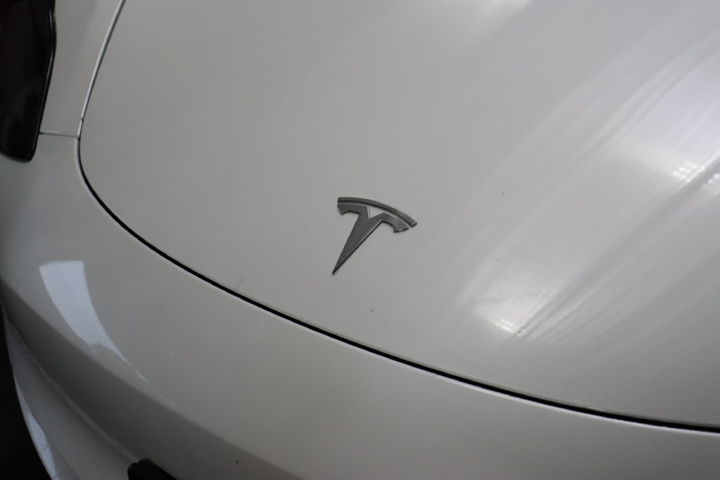 Used 2022 Tesla Model 3 Long Range AWD/4WD image 3