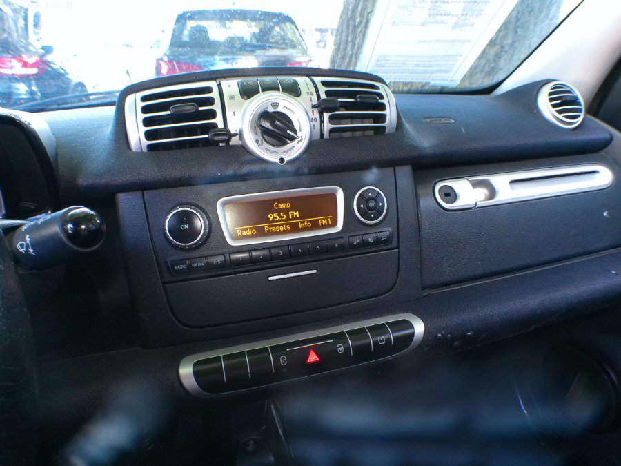 Used 2013 smart fortwo pure RWD image 17