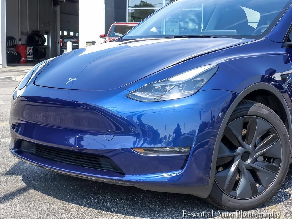 Used 2024 Tesla Model Y Long Range AWD/4WD image 3