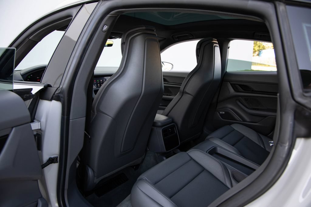 Used 2022 Porsche Taycan 4S AWD/4WD image 34