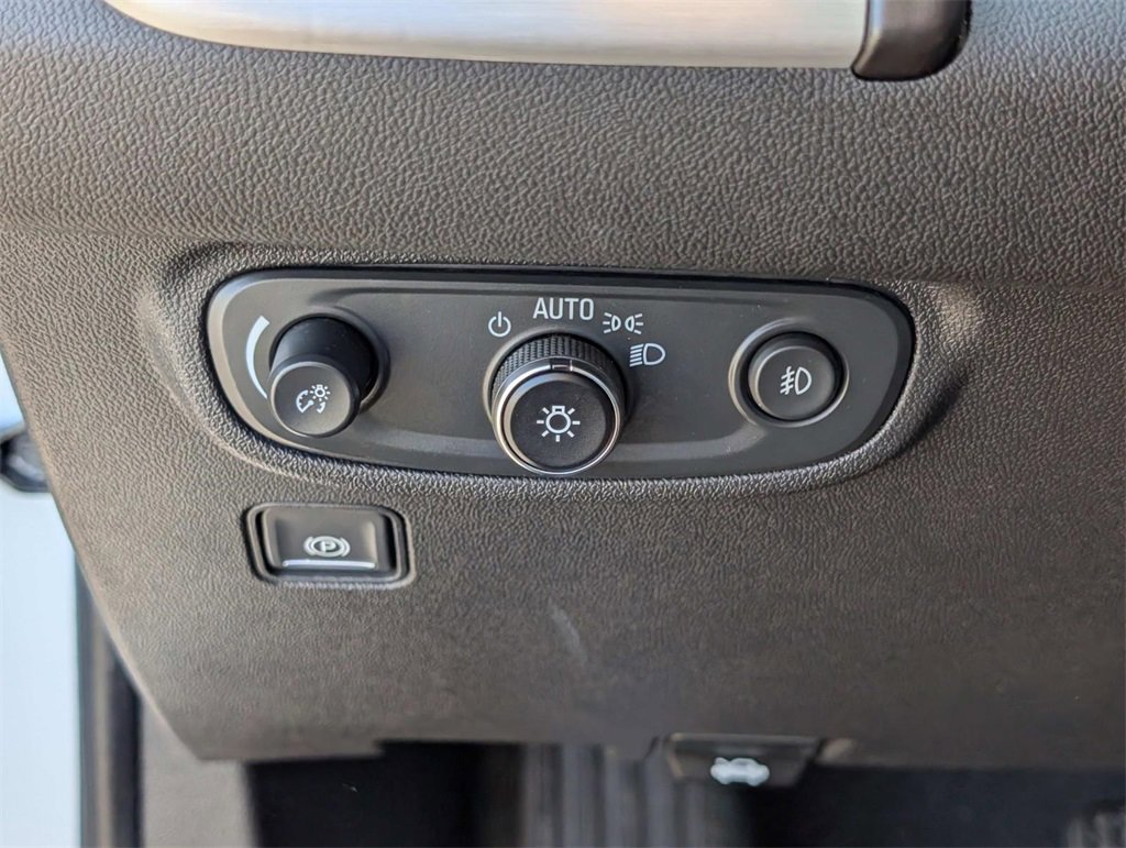 Used 2024 GMC Terrain SLT image 24