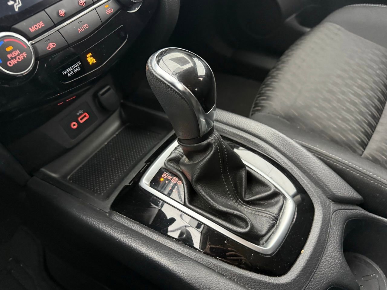 Used 2018 Nissan Rogue SV FWD image 17