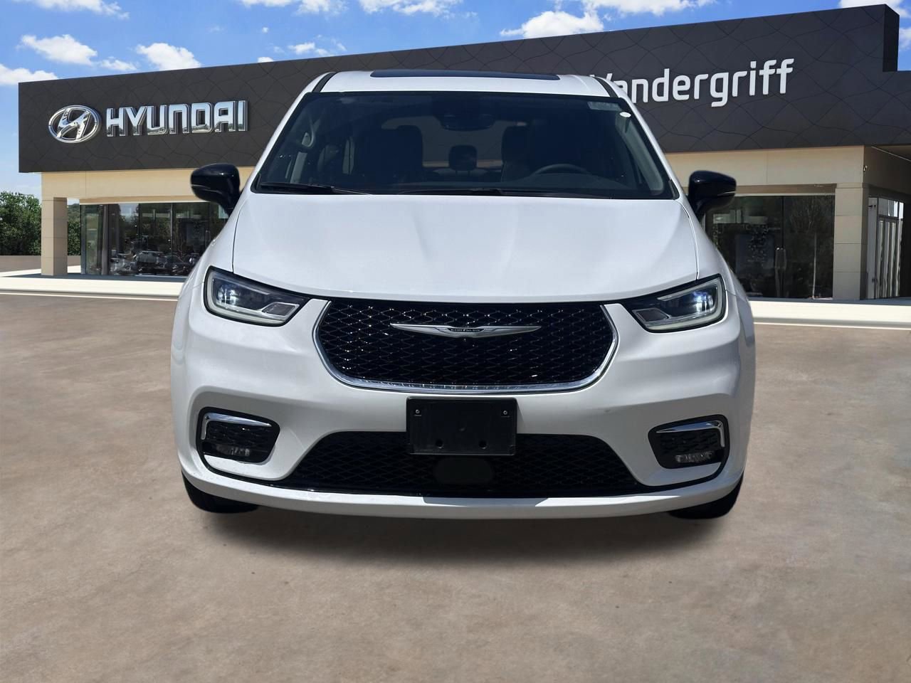 Used 2024 Chrysler Pacifica Limited FWD image 7