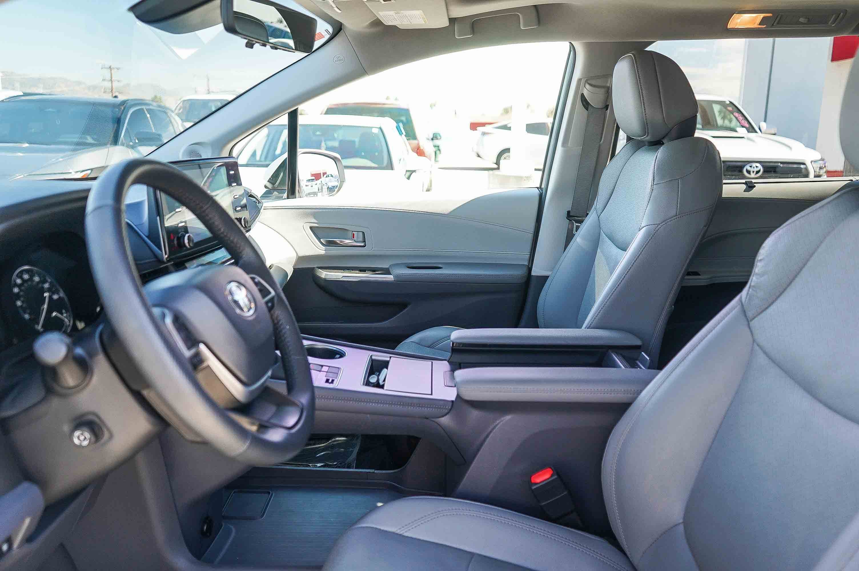 Certified 2024 Toyota Sienna Limited image 19