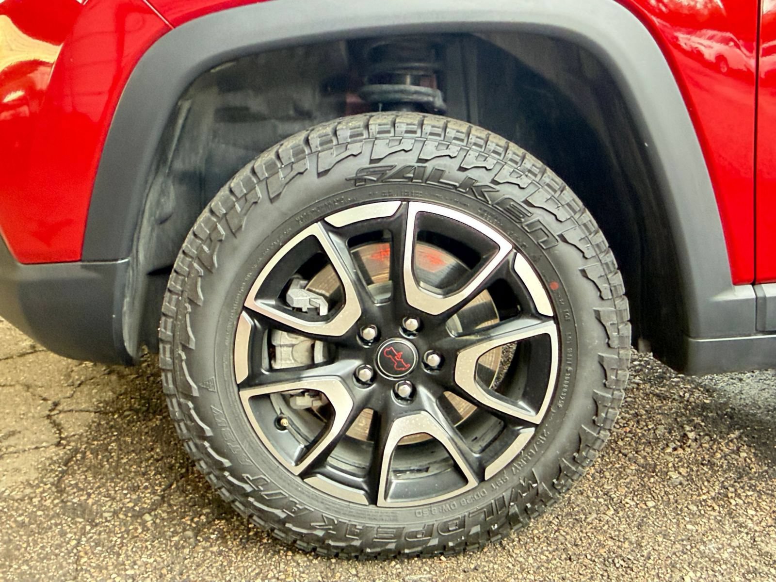 Used 2025 Jeep Compass Trailhawk AWD/4WD image 29