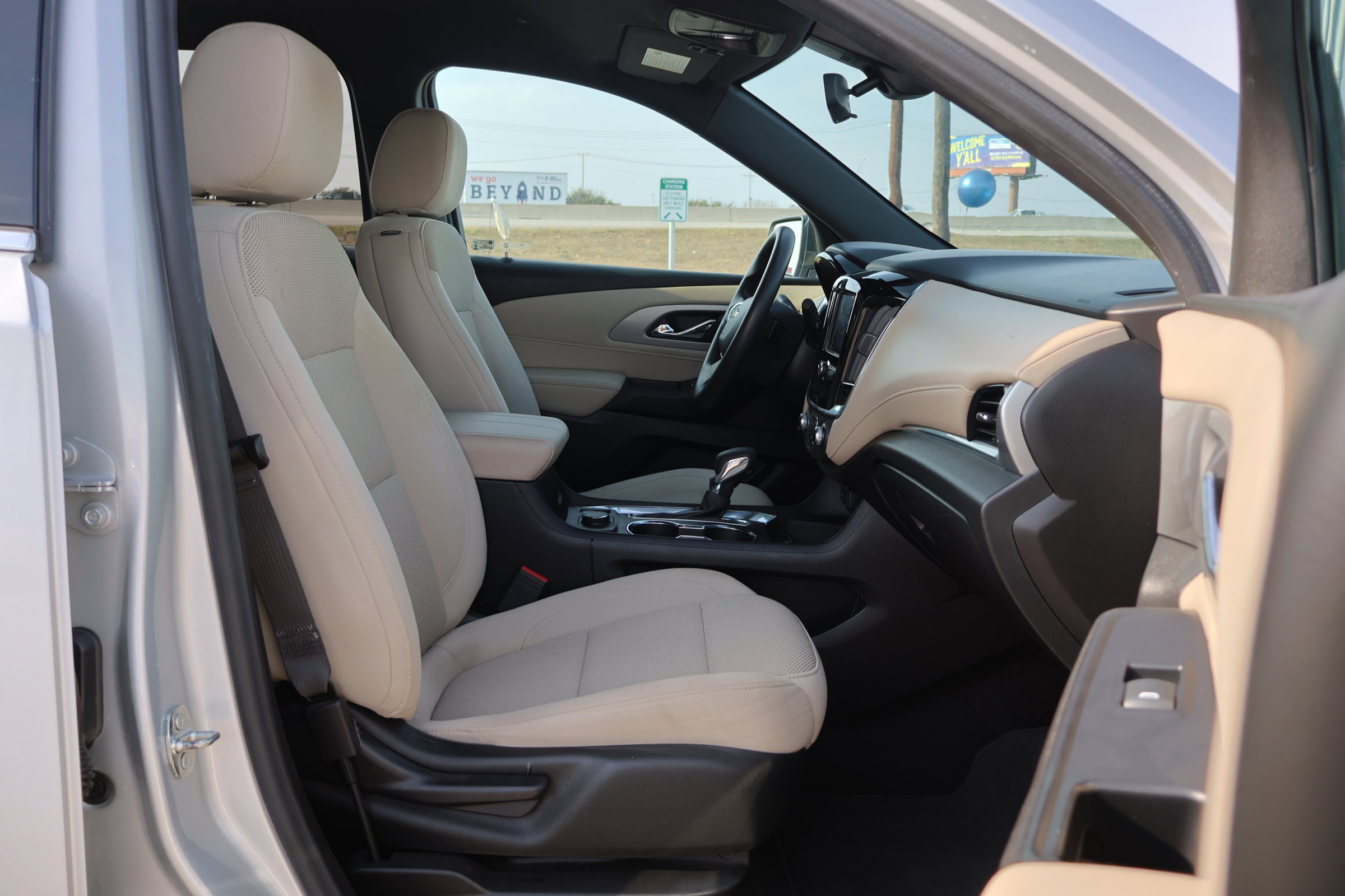 Used 2022 Chevrolet Traverse LS w/ LPO, Cargo Package image 38