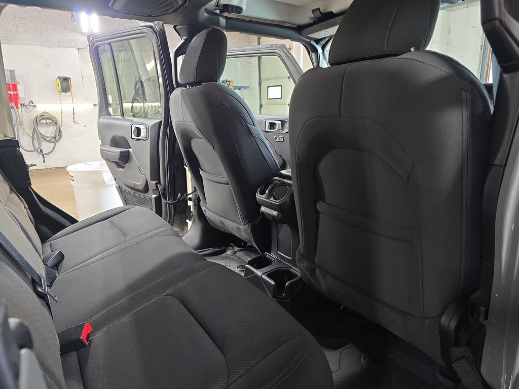 Used 2022 Jeep Wrangler Unlimited Sport AWD/4WD image 11