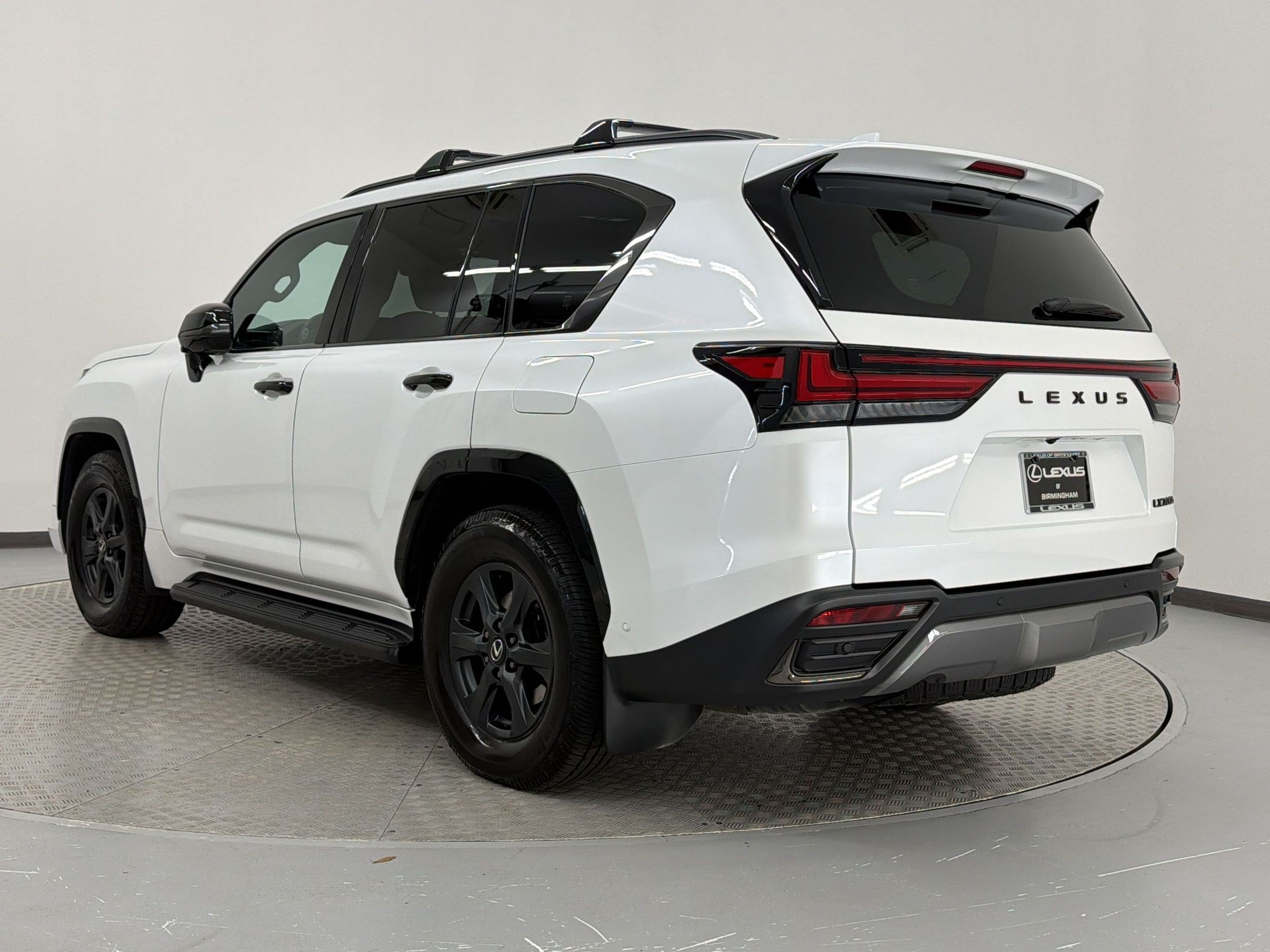 Certified 2025 Lexus LX 700h Overtrail AWD/4WD image 3