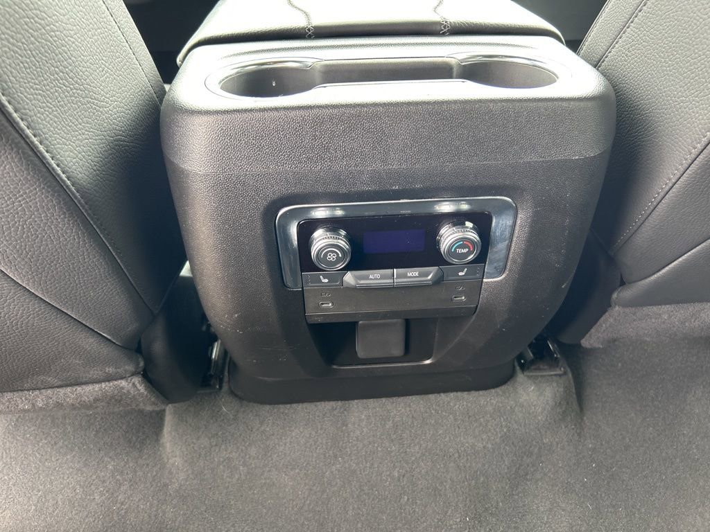 Used 2025 GMC Yukon XL Denali RWD image 13