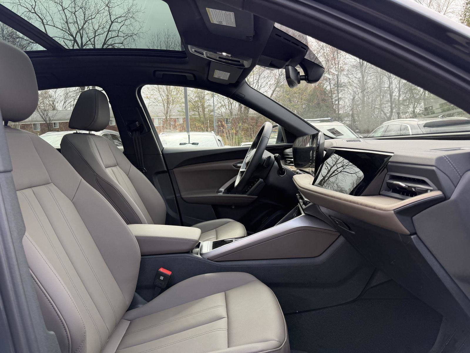 Used 2025 Audi Q5 Premium w/ Convenience Package image 15