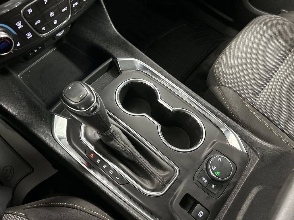 Used 2020 Chevrolet Traverse LT w/ Driver Confidence II Package image 17