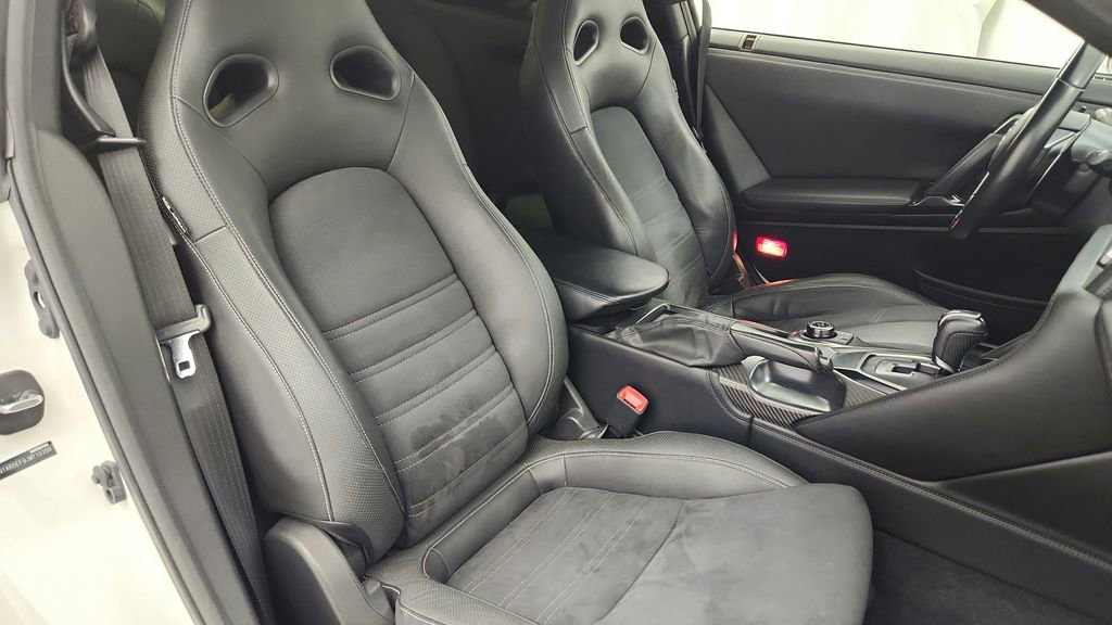 Used 2018 Nissan GT-R Premium AWD/4WD image 28