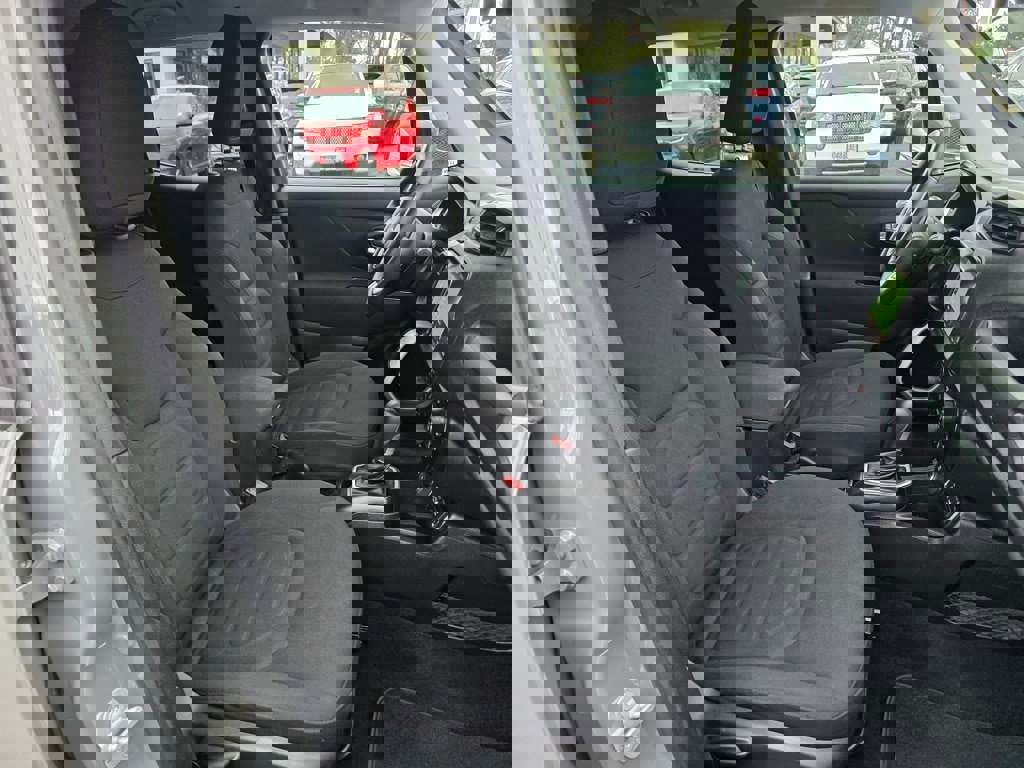 Used 2021 Jeep Renegade Latitude w/ Luxury Group I image 23