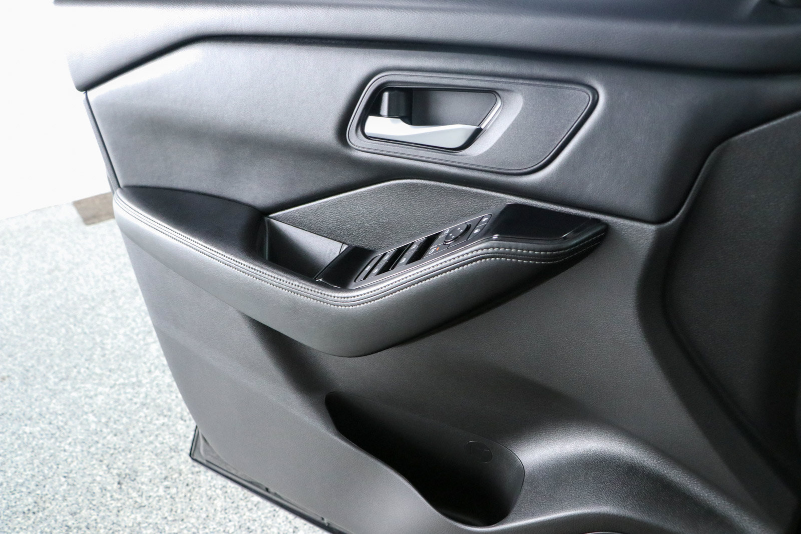 Used 2024 Nissan Rogue SV FWD image 21
