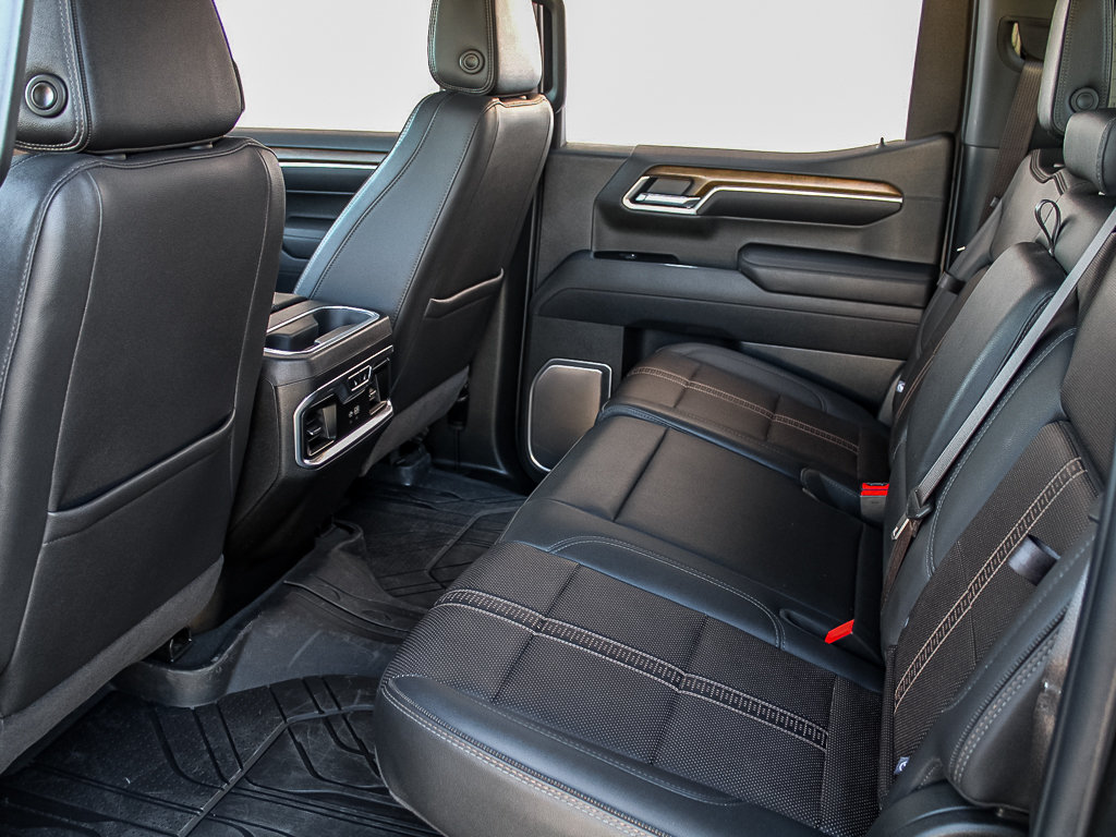 Used 2025 Chevrolet Silverado 1500 High Country w/ Midnight Edition AWD/4WD image 23