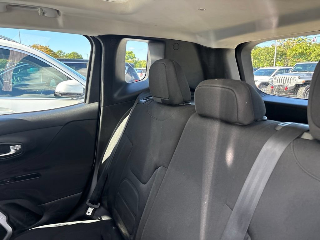 Used 2019 Jeep Renegade Latitude w/ Cold Weather Group AWD/4WD image 14