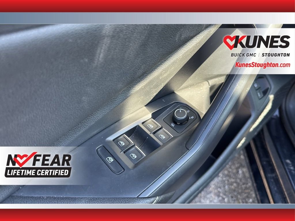 Used 2024 Volkswagen Jetta SE image 20