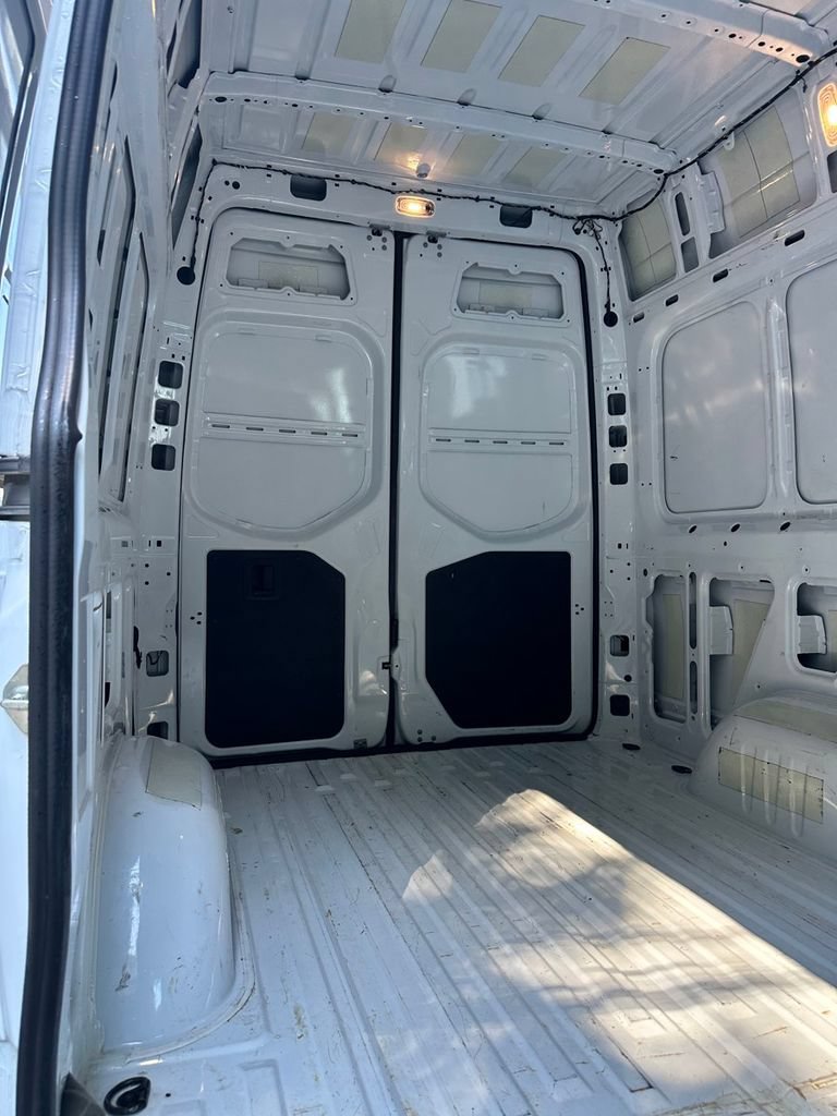 Used 2024 Mercedes-Benz Sprinter 2500 w/ Acoustic Package image 25