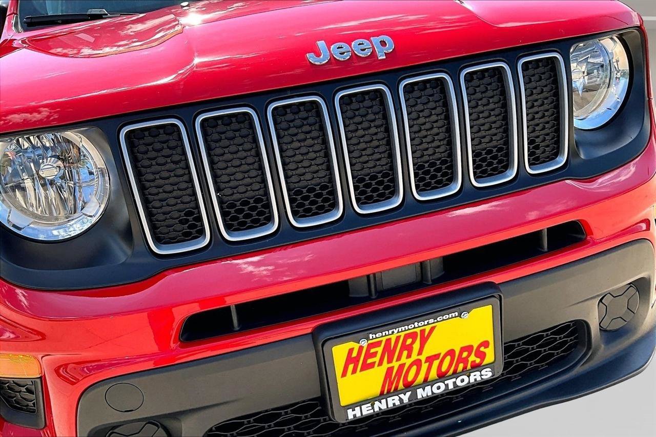 Used 2023 Jeep Renegade Latitude AWD/4WD image 32