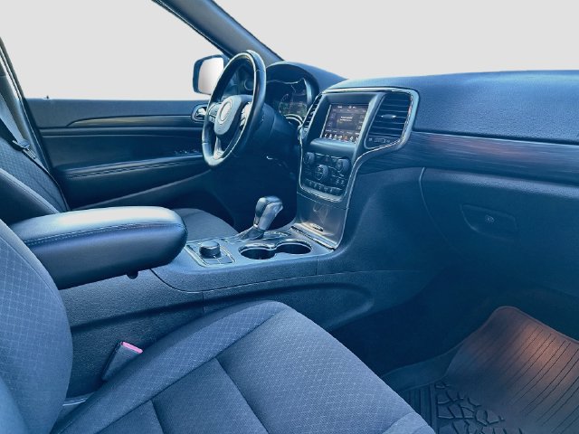 Used 2020 Jeep Grand Cherokee Laredo AWD/4WD image 29