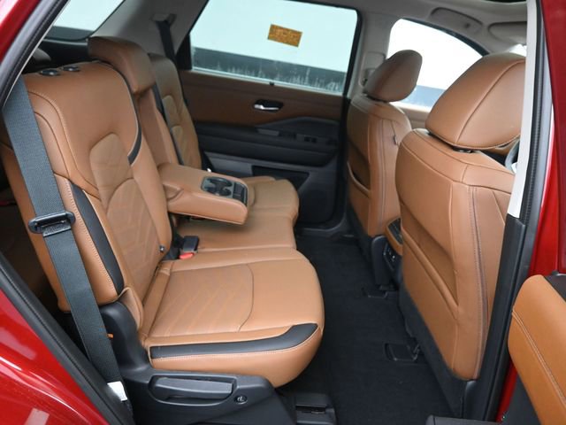 Used 2024 Nissan Pathfinder Platinum w/ Cargo Package image 8