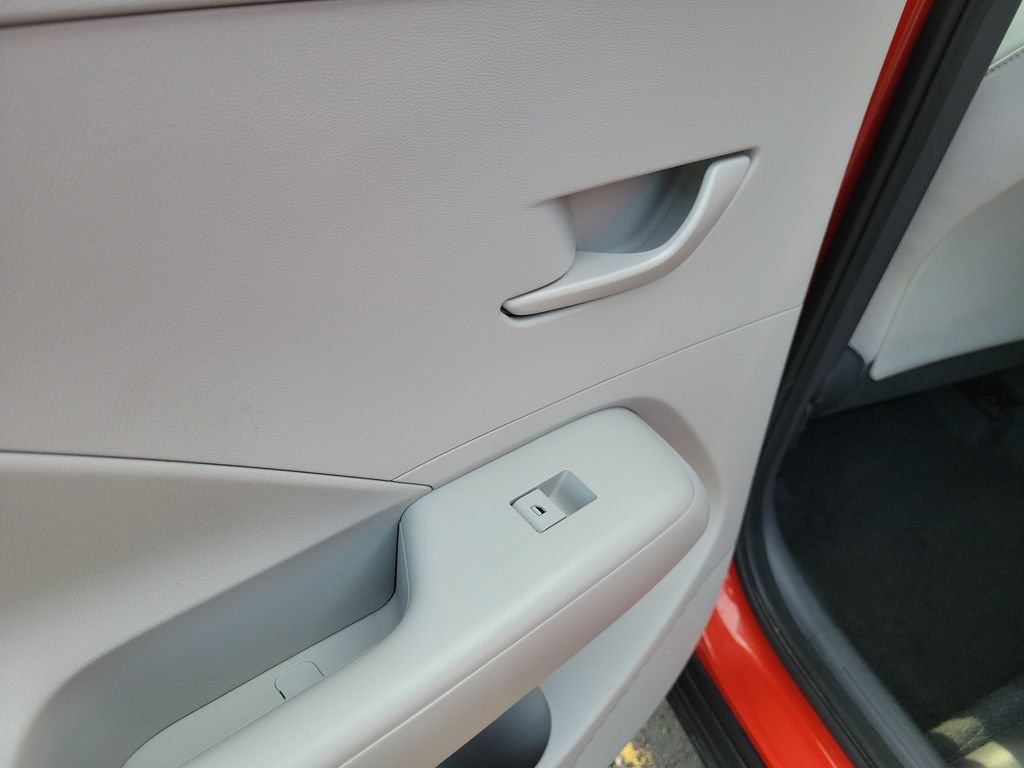 Used 2024 Hyundai Kona SEL AWD/4WD image 17