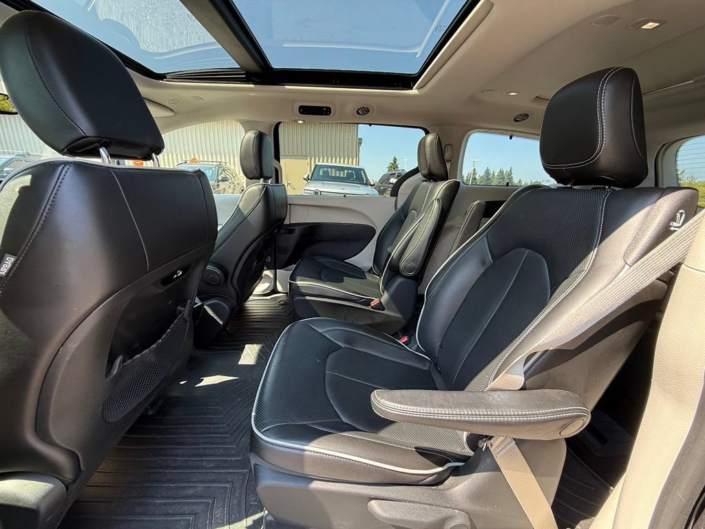 Used 2021 Chrysler Pacifica Limited w/ Premium & Safety Sphere Group FWD image 6