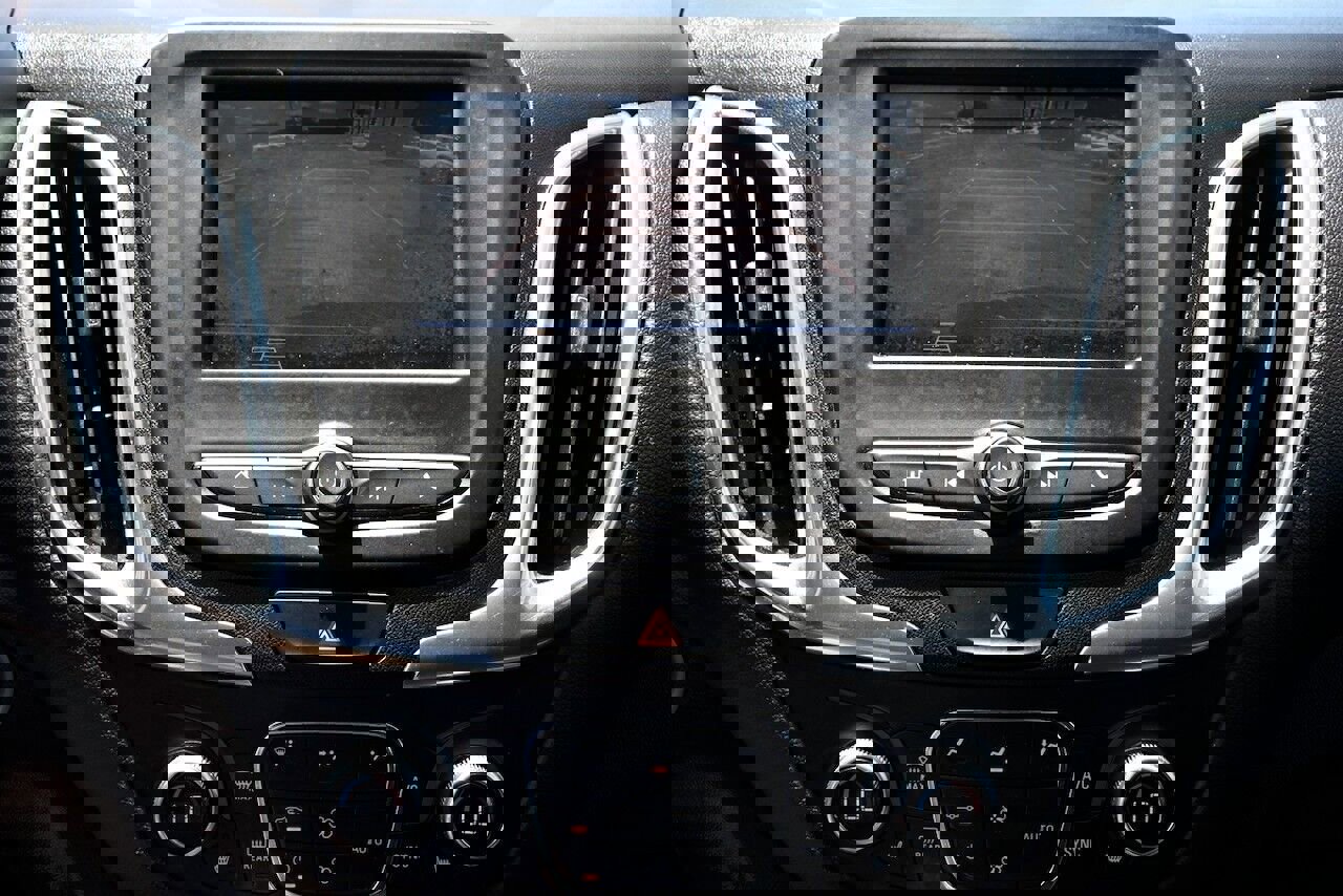 Used 2021 Chevrolet Equinox LT w/ Driver Convenience Package image 26