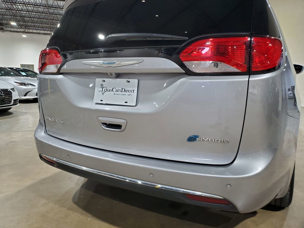 Used 2017 Chrysler Pacifica Premium image 45